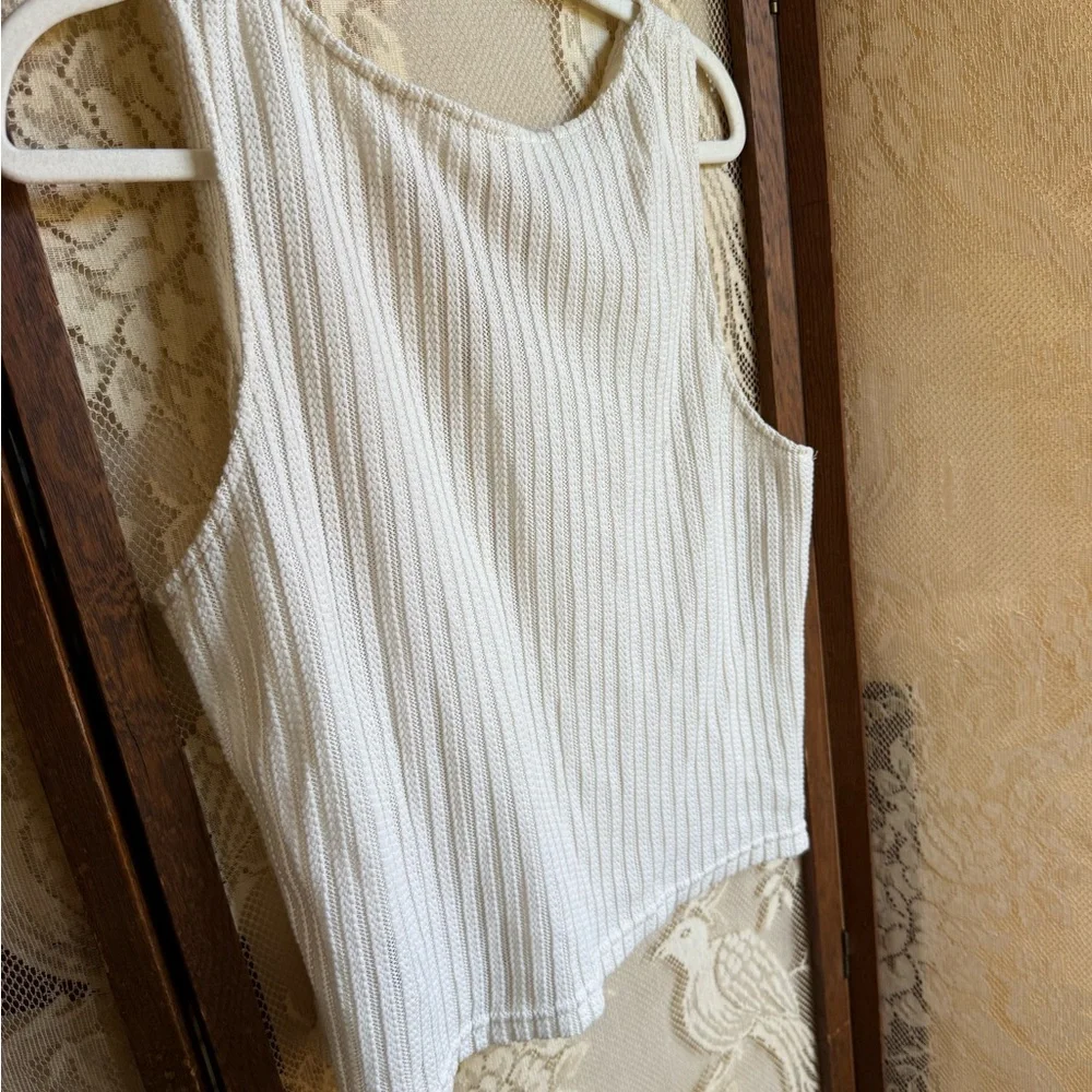 Sleeveless White Ribbed Top - Picture 2 of 5